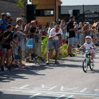 🥳 Das erste Mal eine Startnummer tragen…
… dieser Moment, wenn Kinderaugen leuchten und Eltern einfach nur stolz sind! 🥰
Erlebt genau das am 31. August beim Kinderradrennen Weibern:
🚴♂️ Einzelstart wie bei den Profis – mehr Sicherheit & volle Aufmerksamkeit für jedes Kind
🏅 Medaillen für alle
🏆 Pokale für die Schnellsten
🎉 Hüpfburg, Musik & Frühschoppen für die ganze Familie
📧 Anmeldung: anmeldung@rfv-weibern.at
#kinderradrennen #radsportfürkinder #bewegtekinder