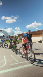 KINDERRADRENNEN 2025
Mehr als 130 Kinder haben sich heute sportlich beim Kinderradrennen in Weibern gemessen. 
Alle Teilnehmer*innen wurden mit einer Medaille ausgezeichnet. Die TOP3 jeder Wertungsklasse hatten sich zusätzlich noch einen Pokal verdient. 
Wir gratulieren allen Teilnehmer*innen zu euren Leistungen und freuen uns wenn ihr auch nächstes Jahr wieder dabei seid.