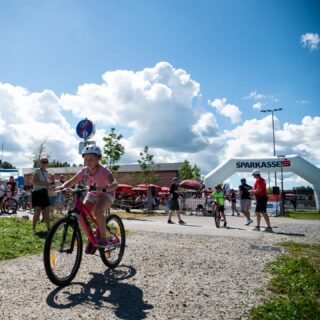 🚴♀️ Die Anmeldung zum Kinderradrennen ist geöffnet! 🚴♂️
Am Sonntag, 6. September heißt es wieder: Helm auf, rauf aufs Rad und los geht's! 🏁
Egal ob Laufrad oder Fahrrad – alle Kinder sind herzlich willkommen und es gibt natürlich wieder eine Medaille für alle Starter:innen! 🏅
✅ Online-Anmeldung bis Samstag, 5. September, 18:00 Uhr.
👉🏽Link in der BIO!
Wir freuen uns auf viele motivierte Nachwuchs-Radsportler!
#kidsonbikes #kinderradrennen #rfvweibern1897 #stolzeeltern #radfahren