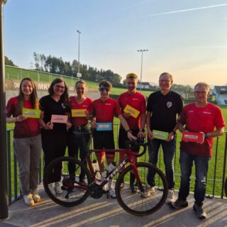 VEREINSMEISTERSCHAFT 2026 - würdiger Abschluss einer erfolgreichen Saison 🏆
Auf der altbekannten Strecke wurde am Ende der Saison nochmal getestet was die Maximalleistung hergibt. Gratulation an unsere Meister 💪🥇
Danke an den @rcgrieskirchen für unsere Leberkasjause, die wir uns heuer beim 24h-Radmarathon erkämpft haben 🤤
DAMEN:
🥇 @albacazapada_
🥈 @melissamairboeck
🥉 @ju_li_a_mitter
HERREN:
🥇 Raphael Schauer
🥈 @ebner.samuel
🥉 @reiniolzinger
HERREN MASTERS:
🥇 Roland Weiß
🥈 Christian Bell
🥉 @davidmueller79
Warm up 🔥 und Streckencheck 🧐
Ausradeln 😮💨
Siegerehrung 🥇🥈🥉 und gemütlicher Ausklang 🍽🍻